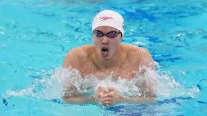 详解棒球规则中的打击干扰判定当打者的挥棒碰到捕手面罩